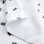 USENの【カラハリ】岩崎さん描き下ろしタオルハンカチ（ホワイト） タオルハンカチの素材感