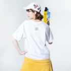 カナクギフォントの「百人一首 94番歌 参議雅経」カナクギフォントL Washed T-Shirt :model wear (back)