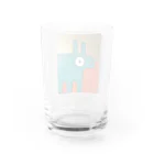 little pandaの「自分の事をシマウマと勘違いしているアルパカの肖像画」 Water Glass :back