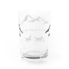 J工房-suzuri店のワンコと一緒に野遊びを Water Glass :back