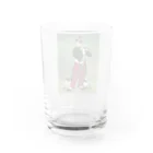 ペチャップリン の笛を吹く少年の横でパグ座り Water Glass :back