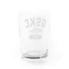 がさっ子クラブのGaSaKkoClub-カレッジロゴ風-ヤリタナゴ（ブラック） Water Glass :back
