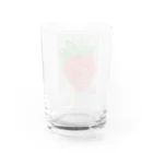 ねこの森でお散歩のリアルな苺ちゃん Water Glass :back