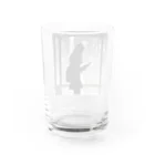 しるえっとのスマホを操作するエモーショナルな雰囲気の女性 Water Glass :back