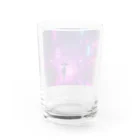 shell_hutの雨の降る夜、街灯が街を照らしながら、一人で歩く主人公 Water Glass :back