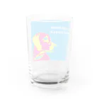 HanaTorantaのラブラドール　抽象化ピンク×ブルー Water Glass :back