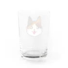 コナカマ通販SUZURI支店の三毛猫ちゃん Water Glass :back