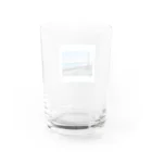 気まぐれニンニクの海岸のひととき Water Glass :back