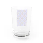 シンプルなグッズ やこ屋の(縦ver)紫の花の幾何学模様 Water Glass :back