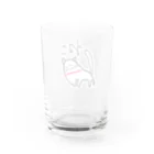 mautaの左肩でアタックする猫 Water Glass :back