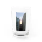 木ノ下商店のビルとビルの間から Water Glass :front