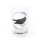 やちよ｜リアル鳥イラストのハシボソガラスさん Water Glass :front
