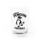 map5（マップファイブ）デザイン・ライセンス・ストック　のペンギン・サッカー・PENGIN・イラスト・デザイン・Tシャツ・アニマル・フンボルトペンギン・スポーツ・動物・アイテム・グッズ・FOOTBALL Water Glass :front