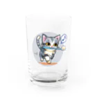 AckeeWolf Art Shopの歯ブラシをくわえたアメリカンショートヘアの子猫 Water Glass :front