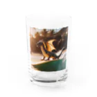 RAKICHIのドラゴンがサーフィンをしています Water Glass :front