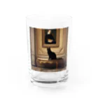 pinoko4143の絵画をバックにたたずむ黒猫 Water Glass :front