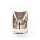 こにこの美術館を歩く女の子 Water Glass :front