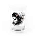 SUMIeの蜜柑色と女性 Water Glass :front