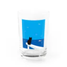 karo///illustrationのデザインにゃんこシリーズ　水平線とネコとカモメ Water Glass :front