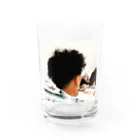 ma_vckの男性と愛らしいワンちゃんが共演するスタイリッシュな日常シーン Water Glass :front