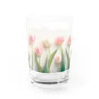 Leomatsuraのピンクと白のチューリップ Water Glass :front