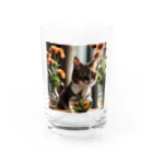 amaneiro___のお花のむこうに何かを見つけた猫 Water Glass :front