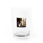 yangjiedaoyuanの外を見ている猫 Water Glass :front