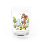 南国のかわいい犬と散歩をする女性 Water Glass :front