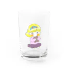 。のくまのぬいぐるみを抱きしめる女の子 Water Glass :front