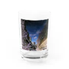 古春一生(Koharu Issey)の桜降る川空へ。 Water Glass :front