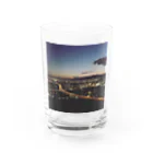 しとんOfficial Fan Shopの夜景と光と影と車 Water Glass :front