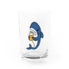 サメ わりとおもいのビールジョッキを手にするサメ Water Glass :front