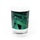 テユタオイシューのグッズの千文字「Don't care, but care」の葉っぱ Water Glass :front