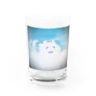 Famille de baleines(ファミールデバレーヌ)のピースしてる猫雲(にっこり) Water Glass :front