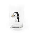 karaagekaraageのpenguin drinking beer グラス前面