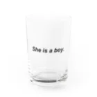 NinjaBoyのShe is a boy. gray Water Glass :front