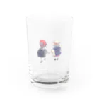 浅山しおん（ハリネズミのソフィー）のオリジナル　手を繋いで歩く幼い二人の女の子 Water Glass :front