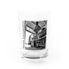 ヴィンテージ鉄道写真グッズの店の扇形車庫にスタンバイ中のSL Water Glass :front