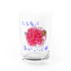 お花の双葉の濃いピンクカーネーション(花言葉) グラス前面