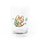 ねこ猫屋さんの茶トラ猫さんとクローバー Water Glass :front