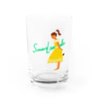 レモンスカッシュの泡の黄色のワンピースの子 Water Glass :front