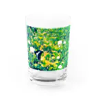 ラズリのトイカメラの青い蝶々とシロツメクサ Water Glass :front