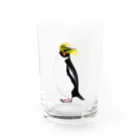 LalaHangeulの　風に吹かれるイワトビペンギンさん(文字無しバージョン Water Glass :front