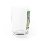 ペチャップリン の笛を吹く少年の横でパグ座り Water Glass :left