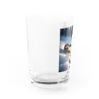 Sunbathingの美しい雪景色の中を這いずりながら喜んでいる蛇 Water Glass :left