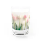 Leomatsuraのピンクと白のチューリップ Water Glass :left