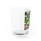 Sunbathingのコスモスの上で休憩するアマガエル Water Glass :left