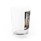 kaerinofficeのこのスマートなワンちゃんは、そっとカメラを見つめる。 Water Glass :left