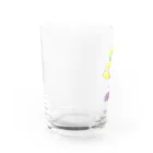 。のくまのぬいぐるみを抱きしめる女の子 Water Glass :left