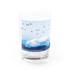 雁花工房（寄付アイテム販売中です）の栗駒山とマガン Water Glass :left